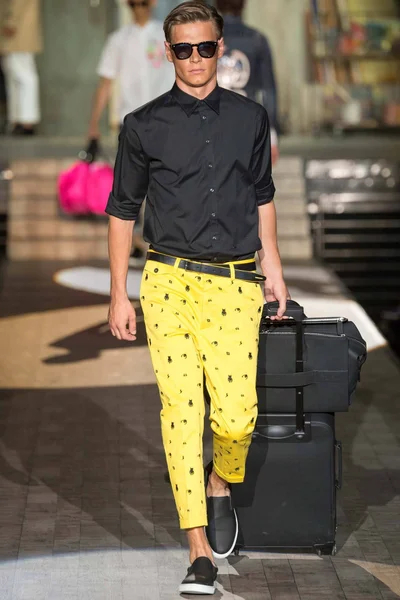 Look 3